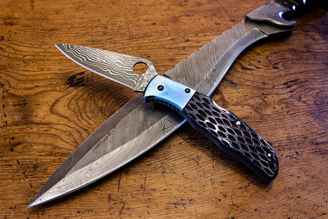custom spyderco knives damascus