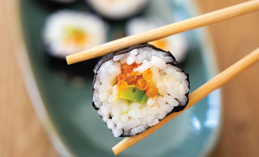 salmon maki roll